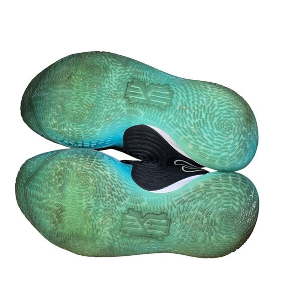 Nike Kyrie Low 3 Moon (CJ1286-001) Sneakers Men Size 8.5  Womens Size 10 - Picture 8 of 9